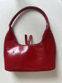Красная маленькая сумка