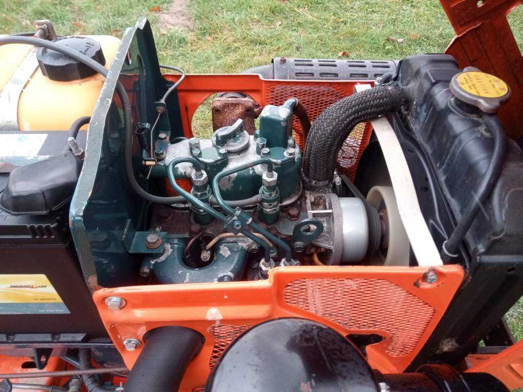 Traktorek kosiarka Kubota B4200, B7001, 4x4 mini ogrodniczy yanmar ke4