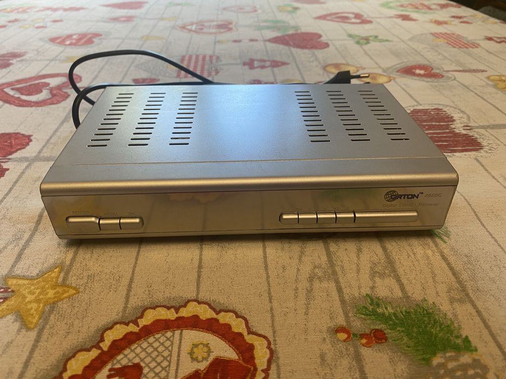 Тюнер Ресивер для супутниковоі антени Orton 4060 C
