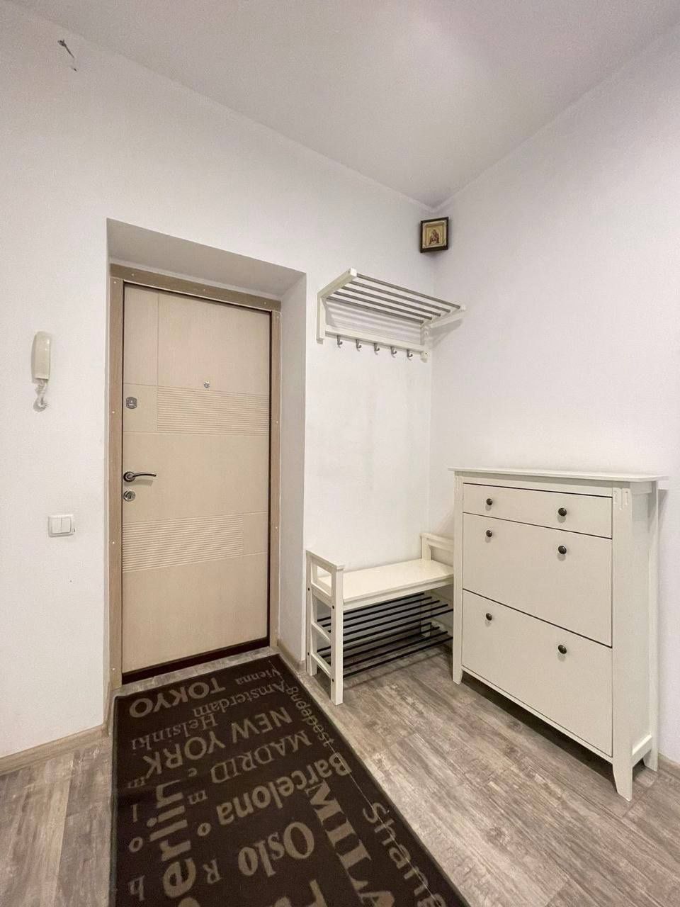 Продам 2 ком с АО,Центр, Закрытая территория,Мебель, Техника