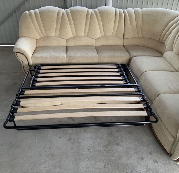 Диван кутовий з спальним місцем