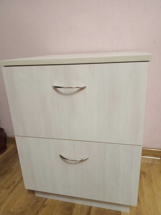 Тумбочка офісна, прикроватна