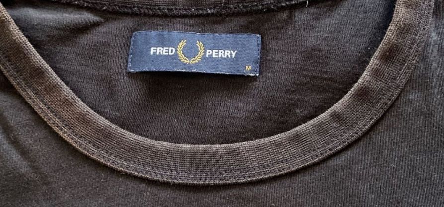 Vendo T - Shirt Fred Perry.