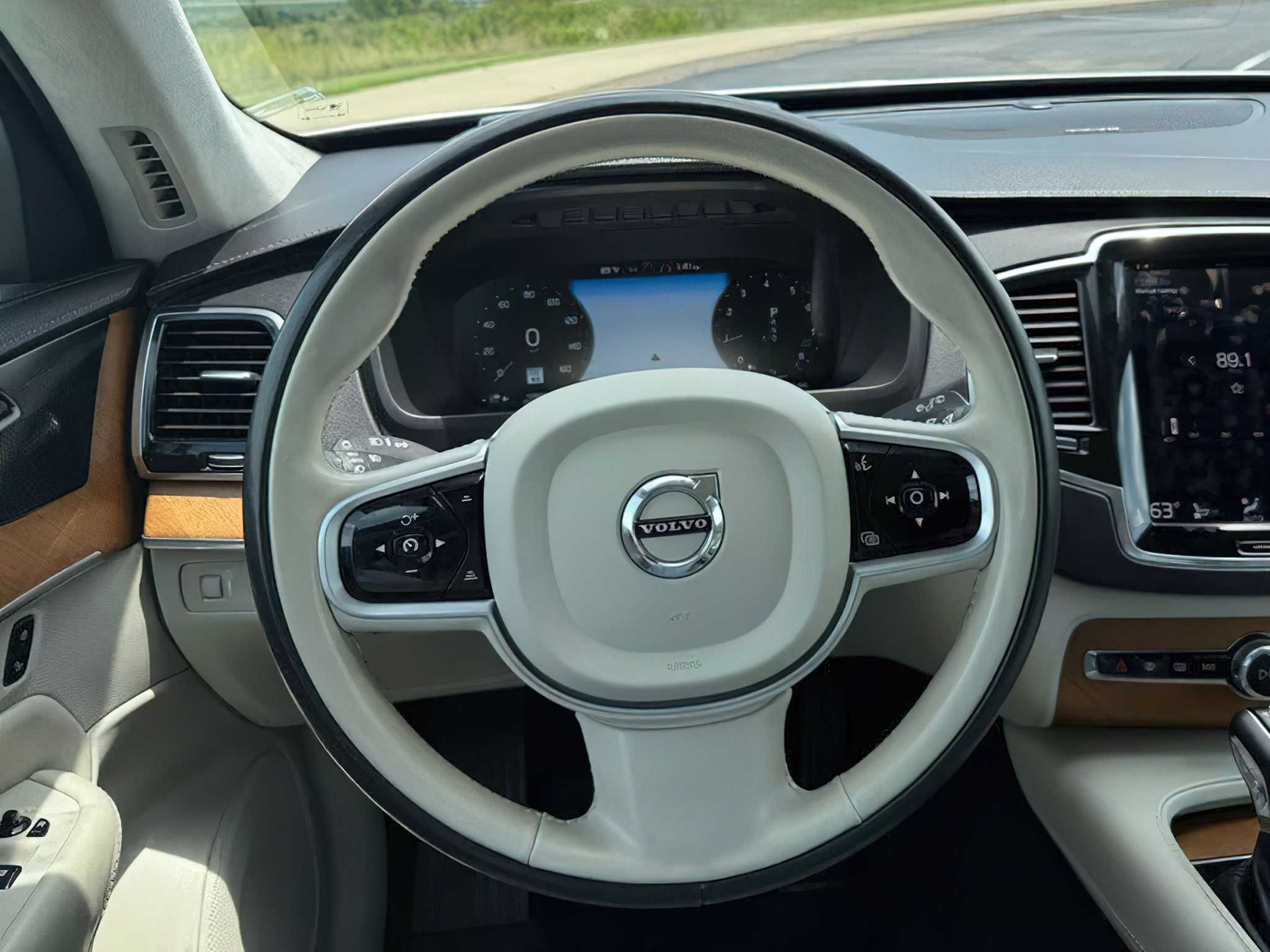Volvo XC90   2020