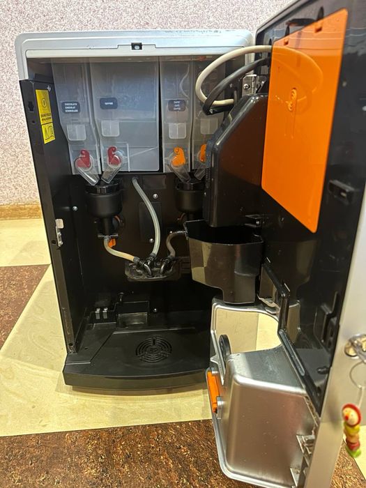 Професійна кавомашина Rheavendors Cino