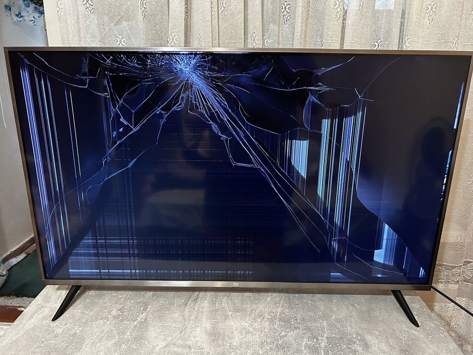 Xiaomi TV L43M5-5A ( на запчастини ) .