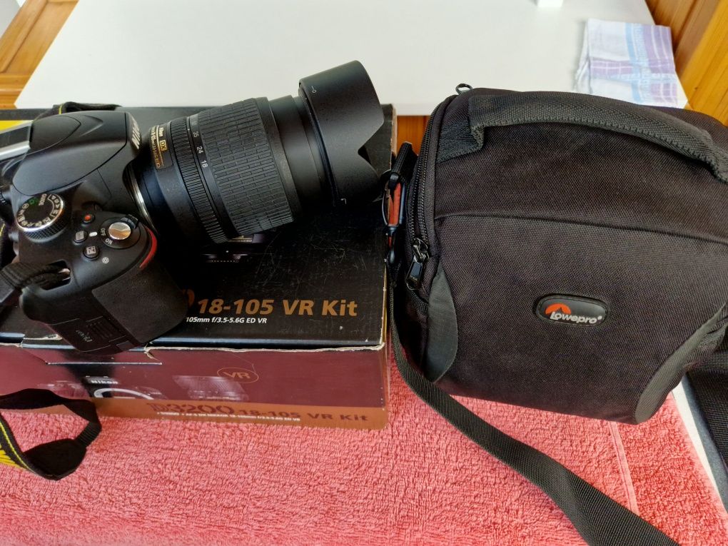 Продам Nikon D3200 18-105 VR Kit