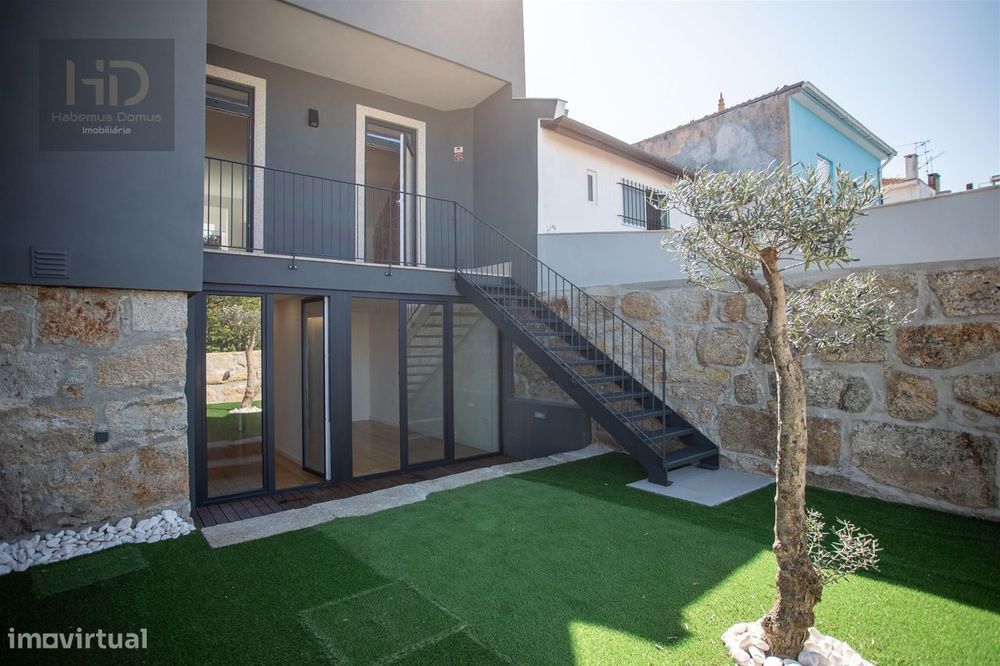 Andar moradia T2 duplex novo com jardim privativo no Porto