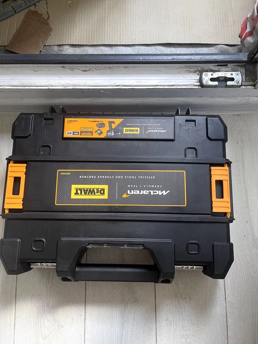 Шуруповерт ударний акумуляторний DeWalt DCD85MM1T