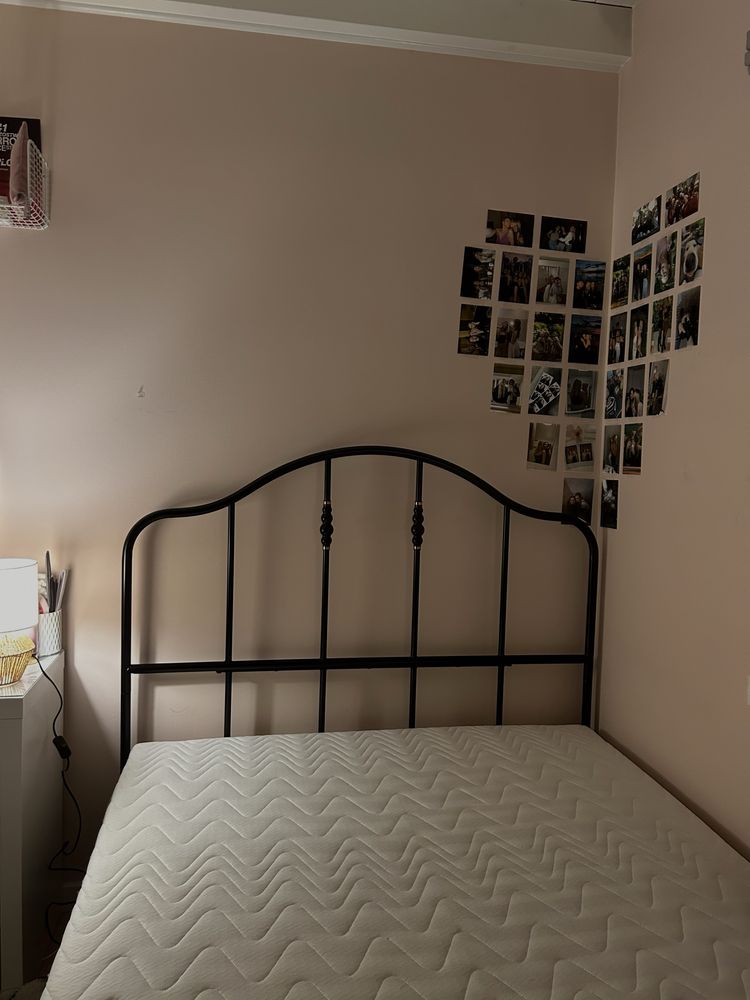 Czarne metalowe łóżko ikea sagstua 140x200 dodatkowo materac