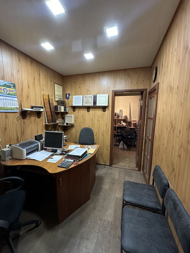 Приміщення в центрі міста вул.Соборна 2 поверхи (425 м кв)