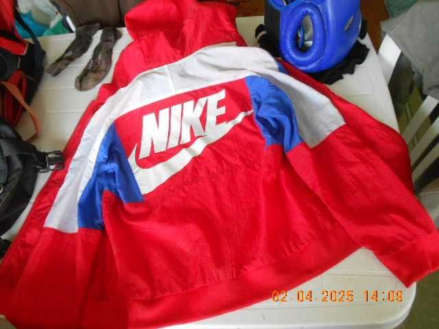casaco de desporto original NIKE ATENÇÃO LER O ANUNCIO