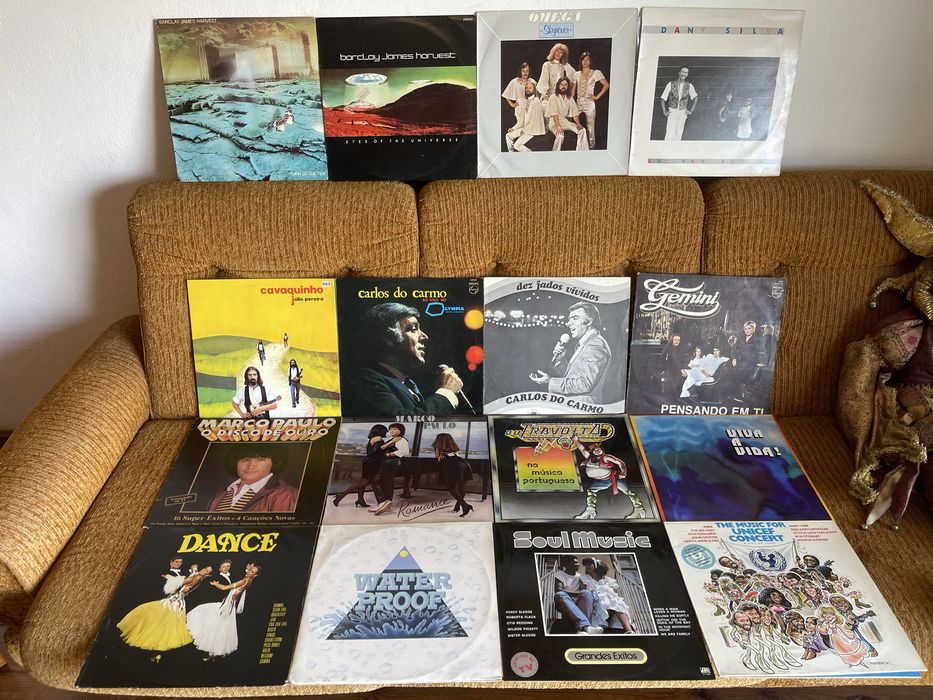 Lote de 144 discos de vinil - (140 lps e 4 maxis)