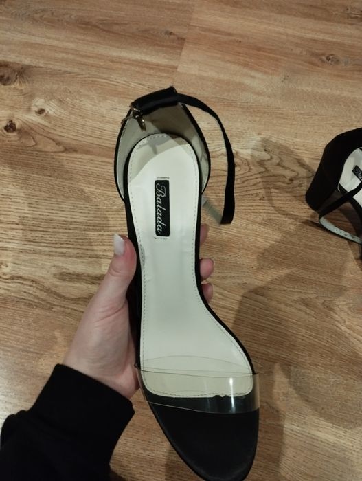 Sandałki na słupku