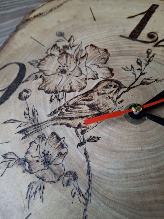 Zegar z plastra drewna ręcznie wypalany