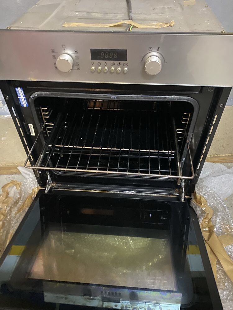 Forno Ariston Hotpoint modelo FQ872