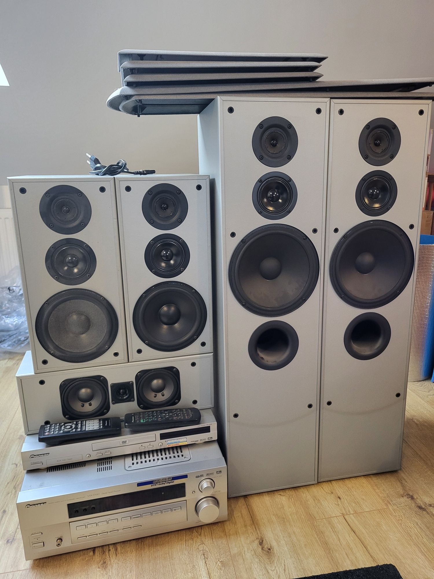 Kino domowe 5.0 - kolumny JAMO E470 + amplituner Pioneer VSX-D510 +DVD