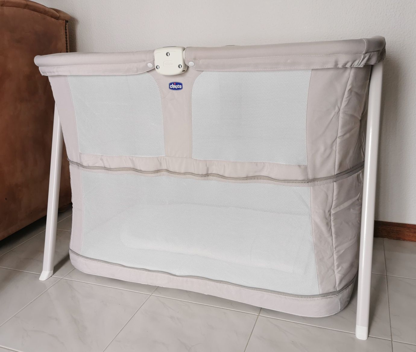 Berço de viagem da Chicco cinzento