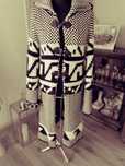 Kardigan wzory gruby sweter dlugi czarno bialy 40
