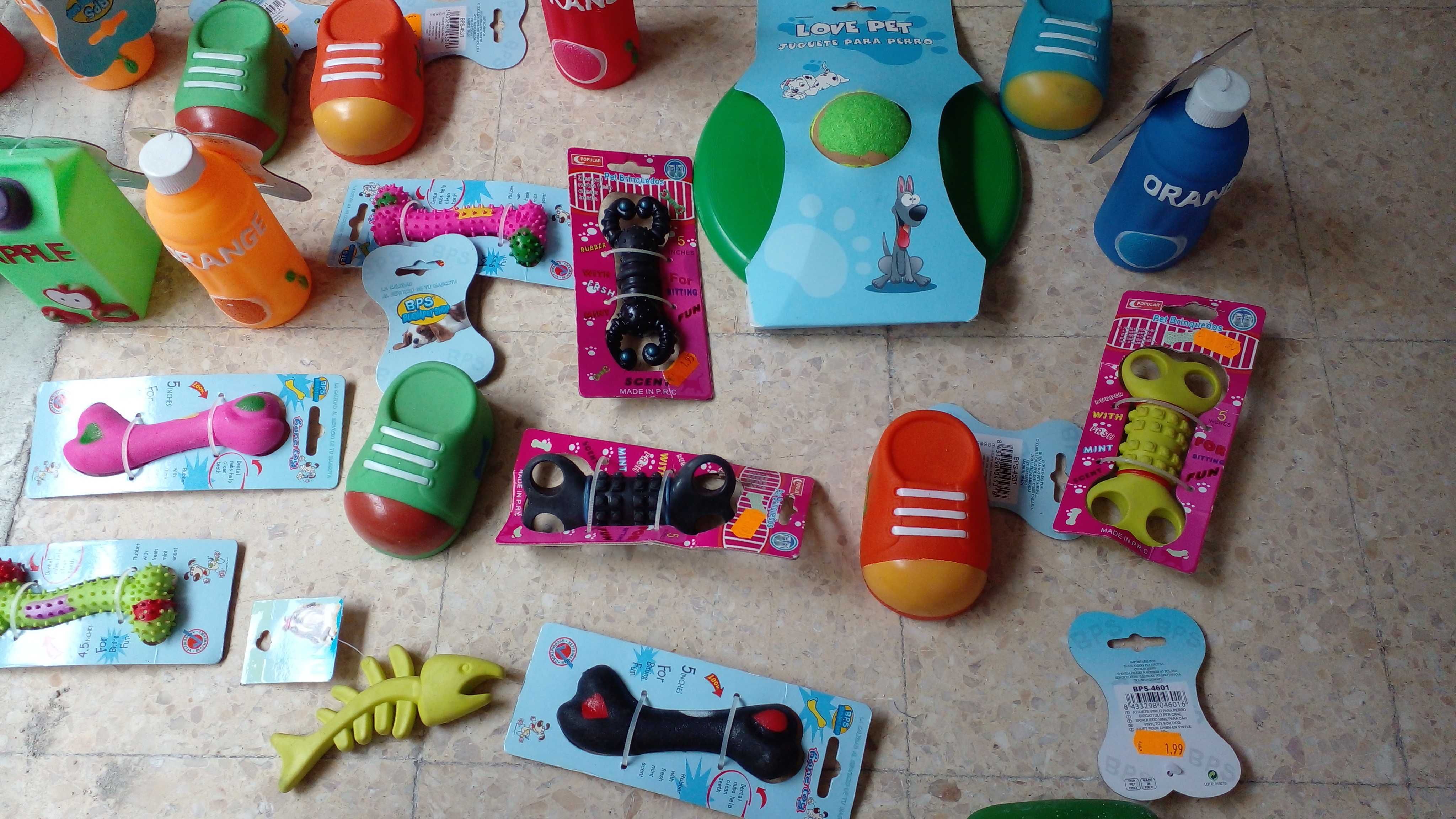 Vendo brinquedos para caes