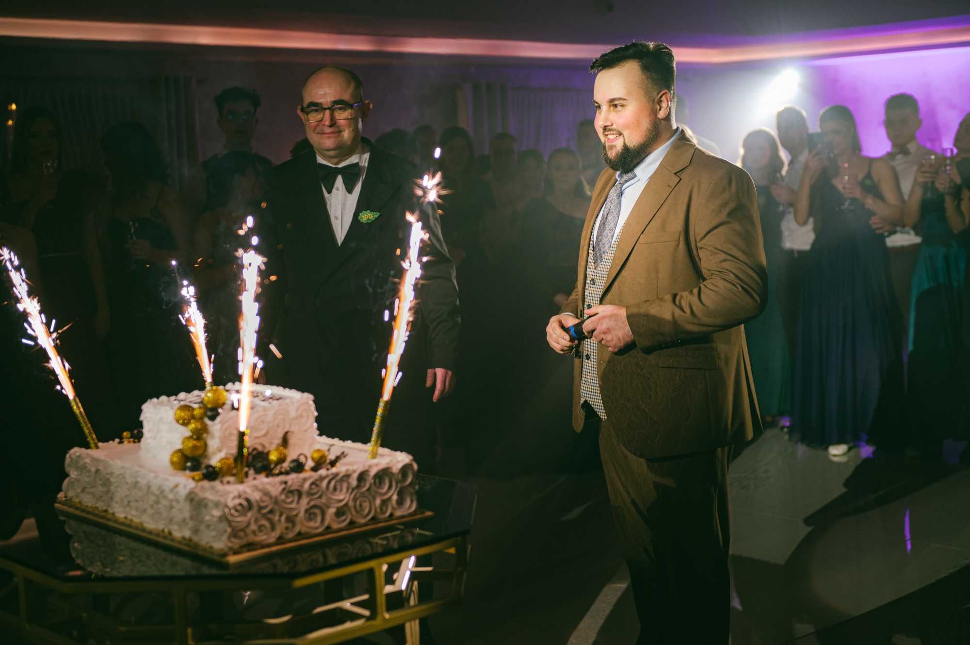 Dj konferansjer wesele w nowoczesnym stylu