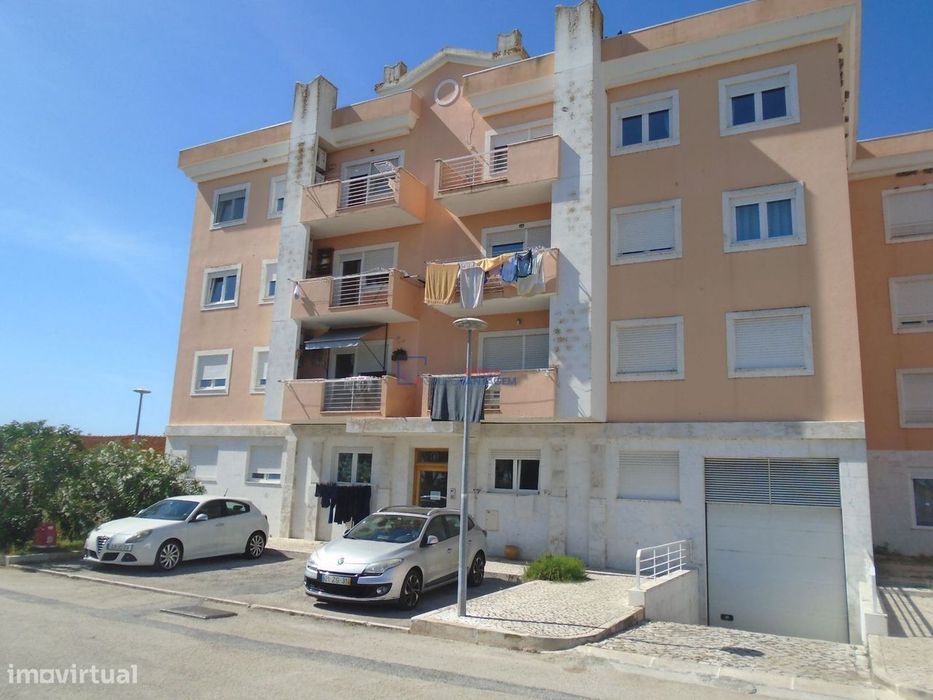 Apartamento T3 com lugar de Parqueamento  e Arrecadação em Condomin...