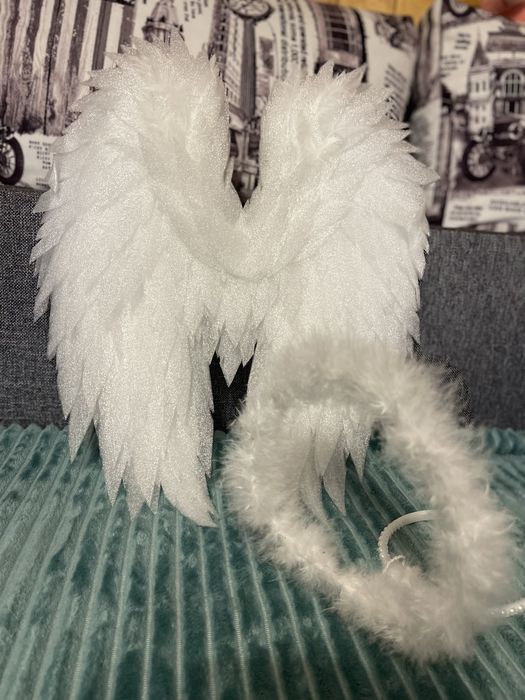 Крила ангела і німб