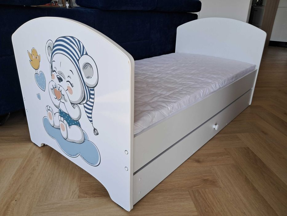Łóżeczko dziecięce z szufladą i materacem 70x140 cm / 70x140 cm
