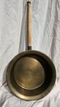 Duża patelnia mosiężna z drewnianą rączką – vintage/ozdobna, fi 36 cm