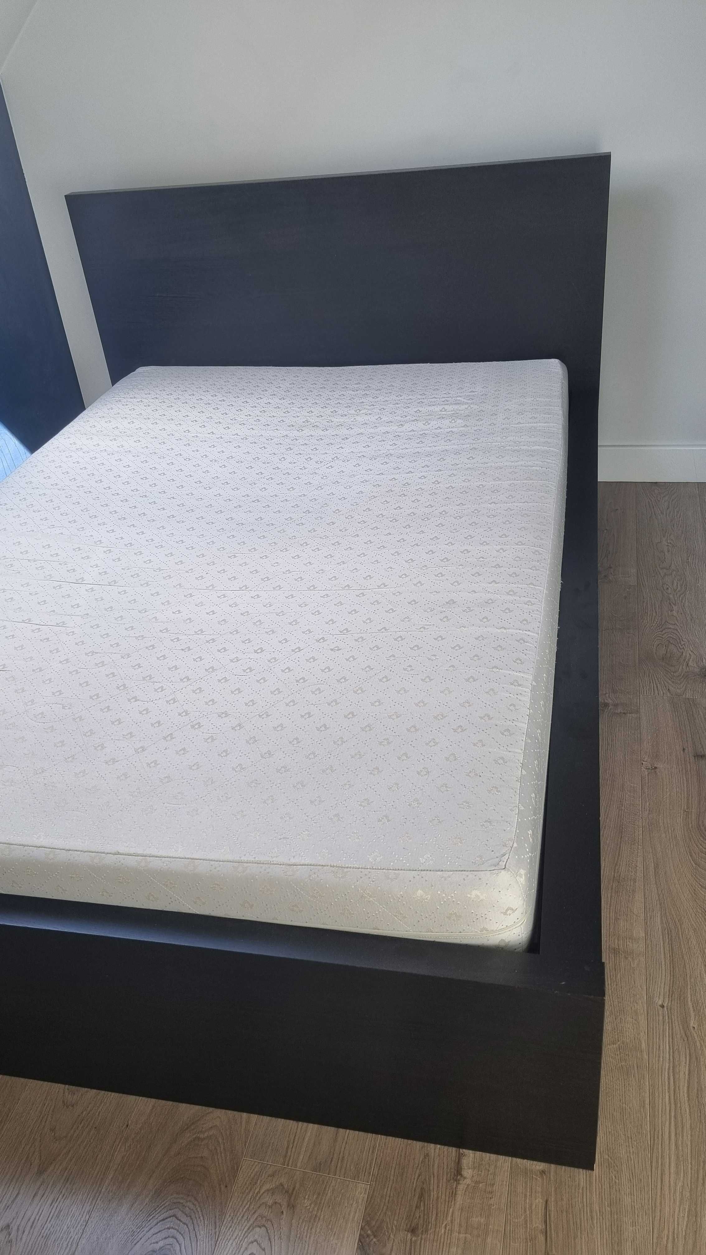 Łóżko 140 /200 cm. z materacem- używane [ IKEA-MALM]