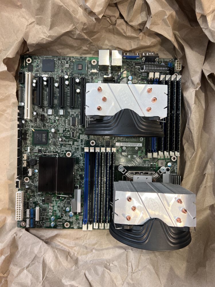 Материнська плата (серверна) + 2 intel xeon x5670 все робоче