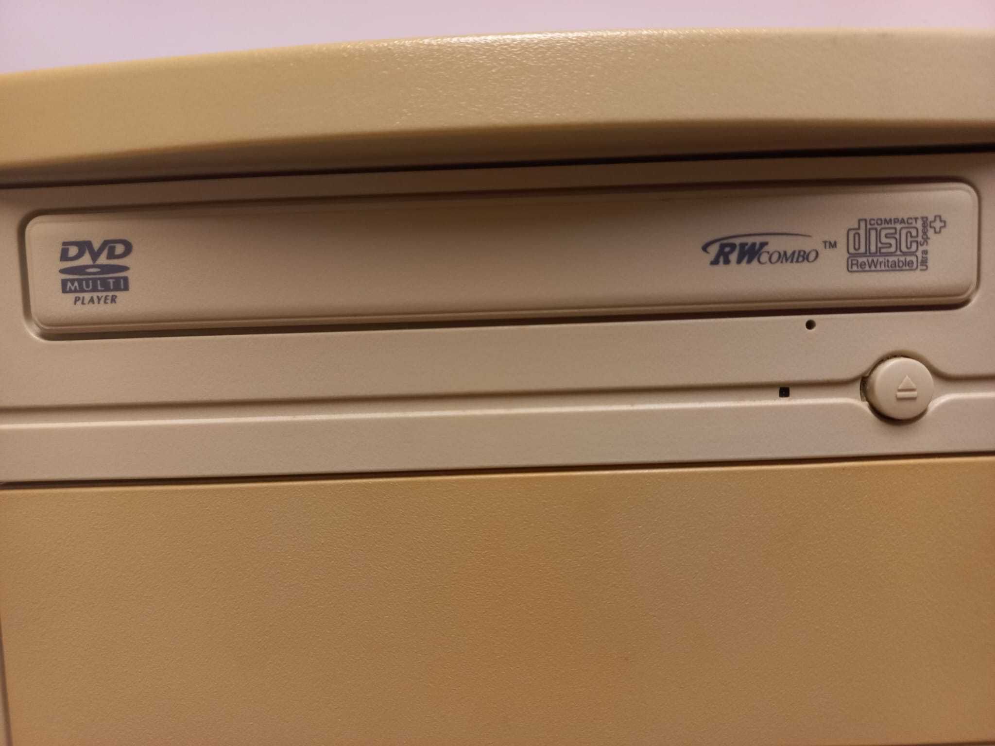 Torre retro de PC Pentium 4
