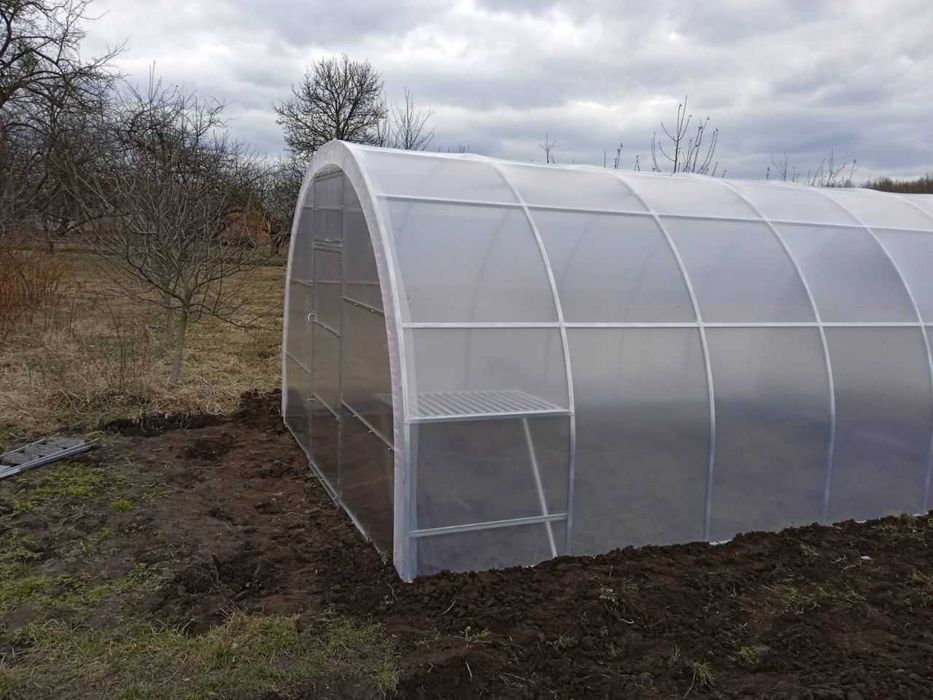 Теплиці та парники для вирощування овочів та росзади