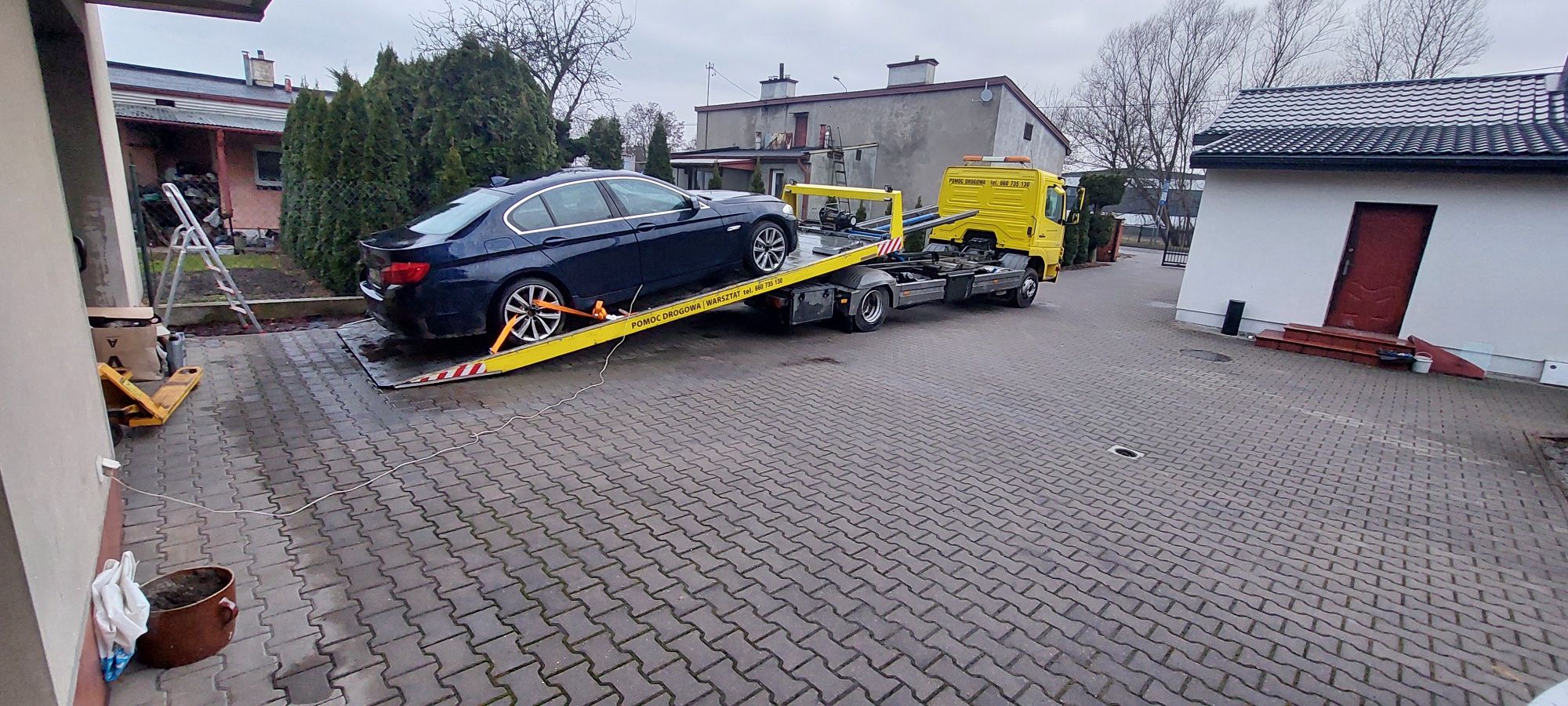 Pomoc drogowa 24h transport pojazdów.