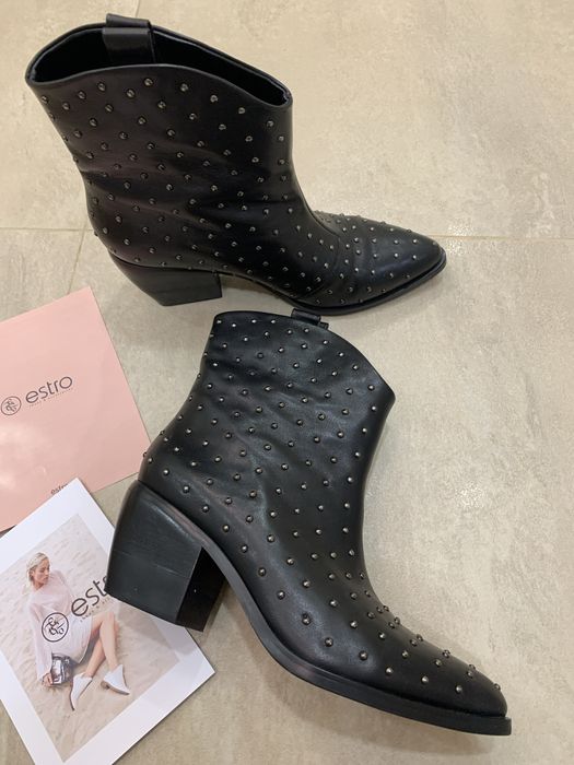 Казаки, ковбойки, черевики ESTRO