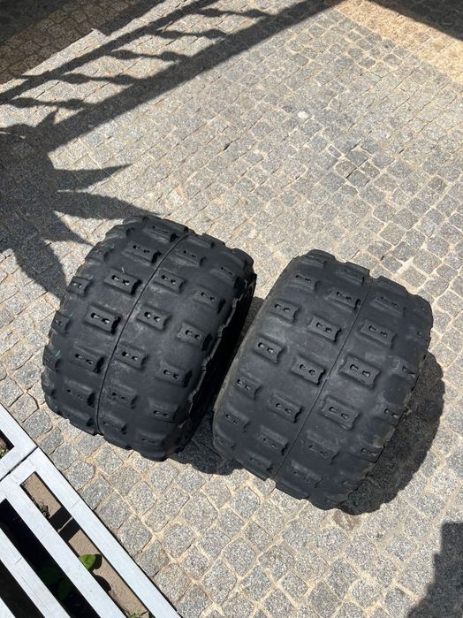 Pneus Dunlop origem Suzuki Ltr