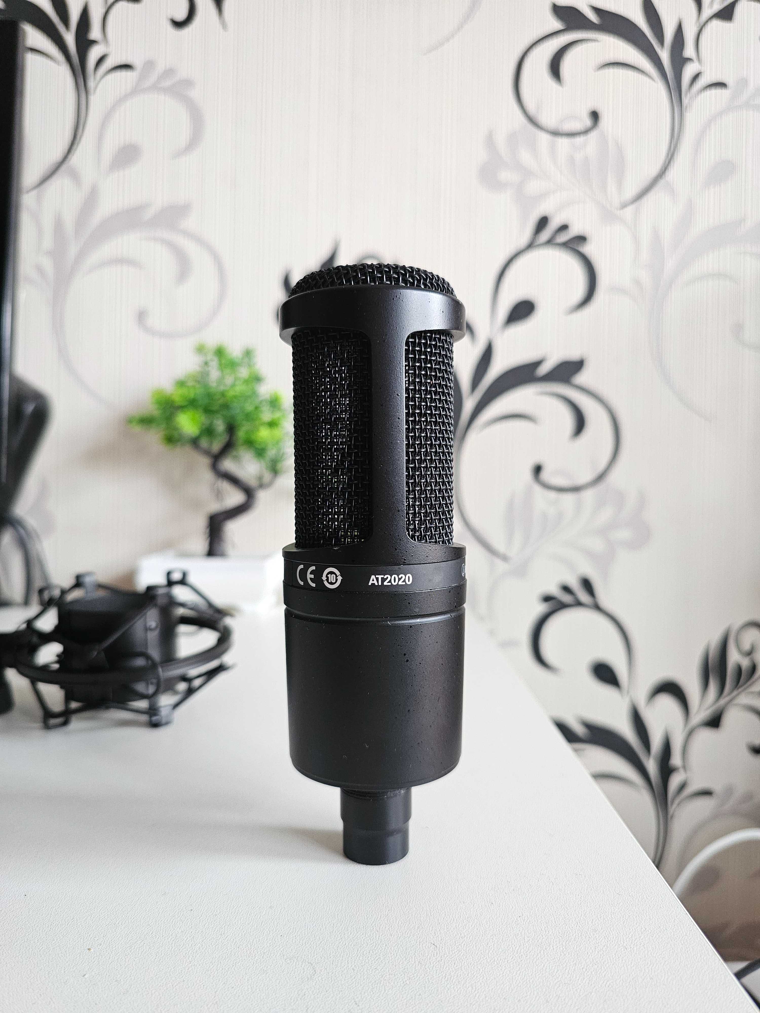 Студійний конденсаторний мікрофон Audio-Technica AT2020
