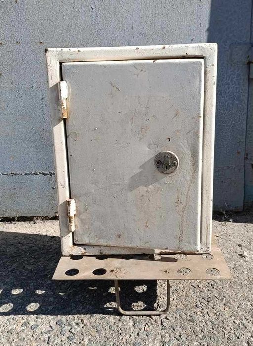 Продам сейф металлический