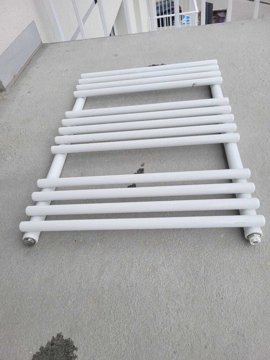 Grzejnik Łazienkowy biały 50cm x 70cm wraz z osprzętem