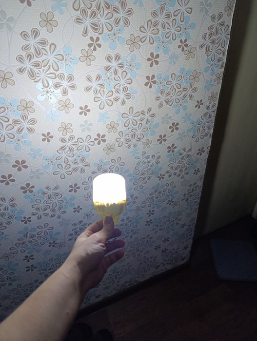 Led лампа акумуляторна