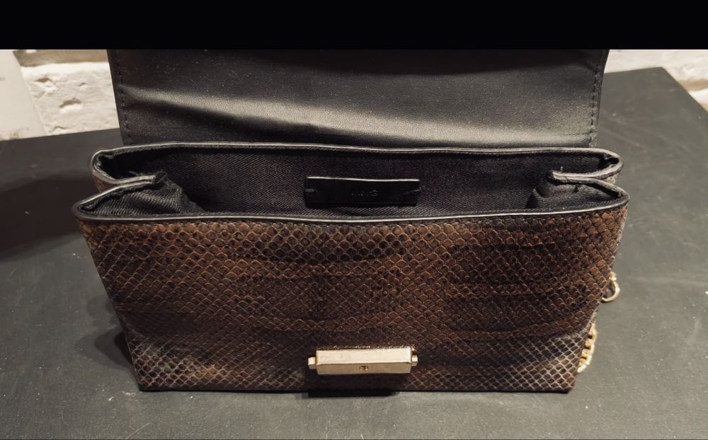 Kopertówka z łańcuszkiem Mango