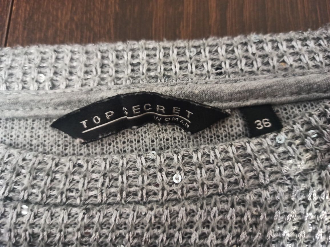 Srebrny sweter z cekinami top Secret