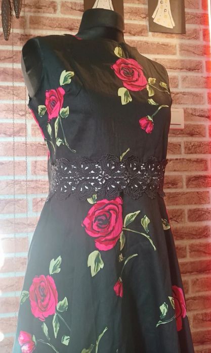 Piękna sukienka w stylu góralskim