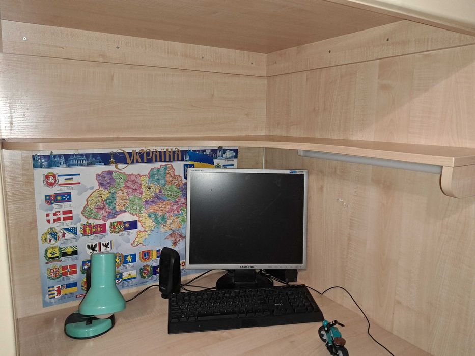 Ліжко-горище, робоче місце, шафа з шухлядами