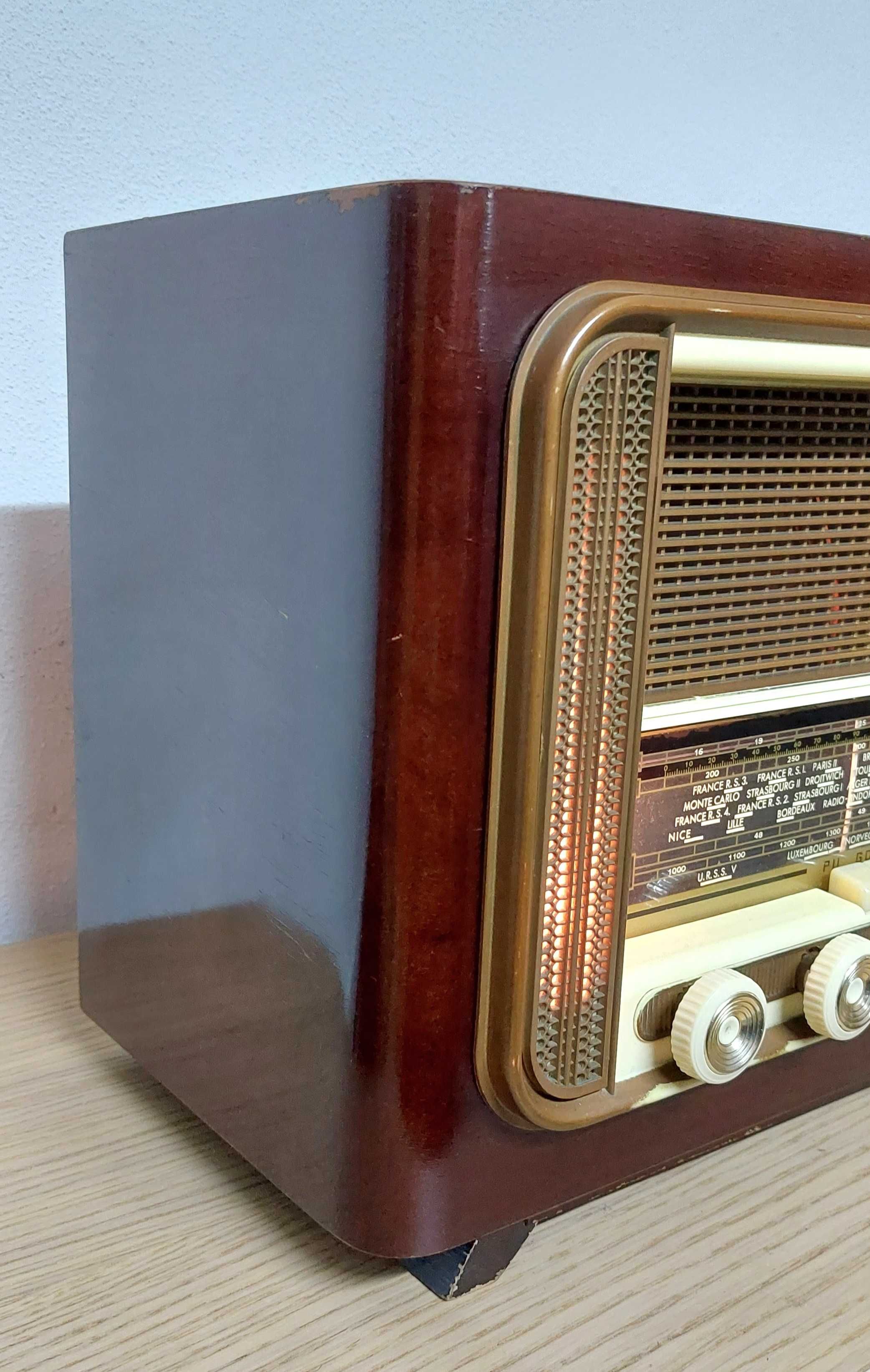 Rádio antigo Ducretet Thomson a válvulas