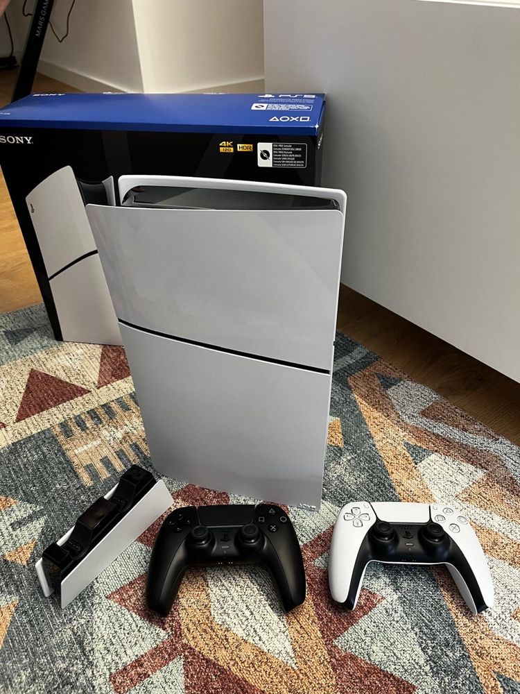 PS5 Digital com 2 Comandos e Carregador Originais