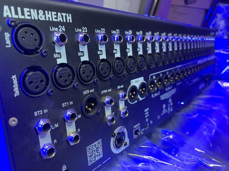 Цифровий мікшерний пульт Allen Heath Qu-24C