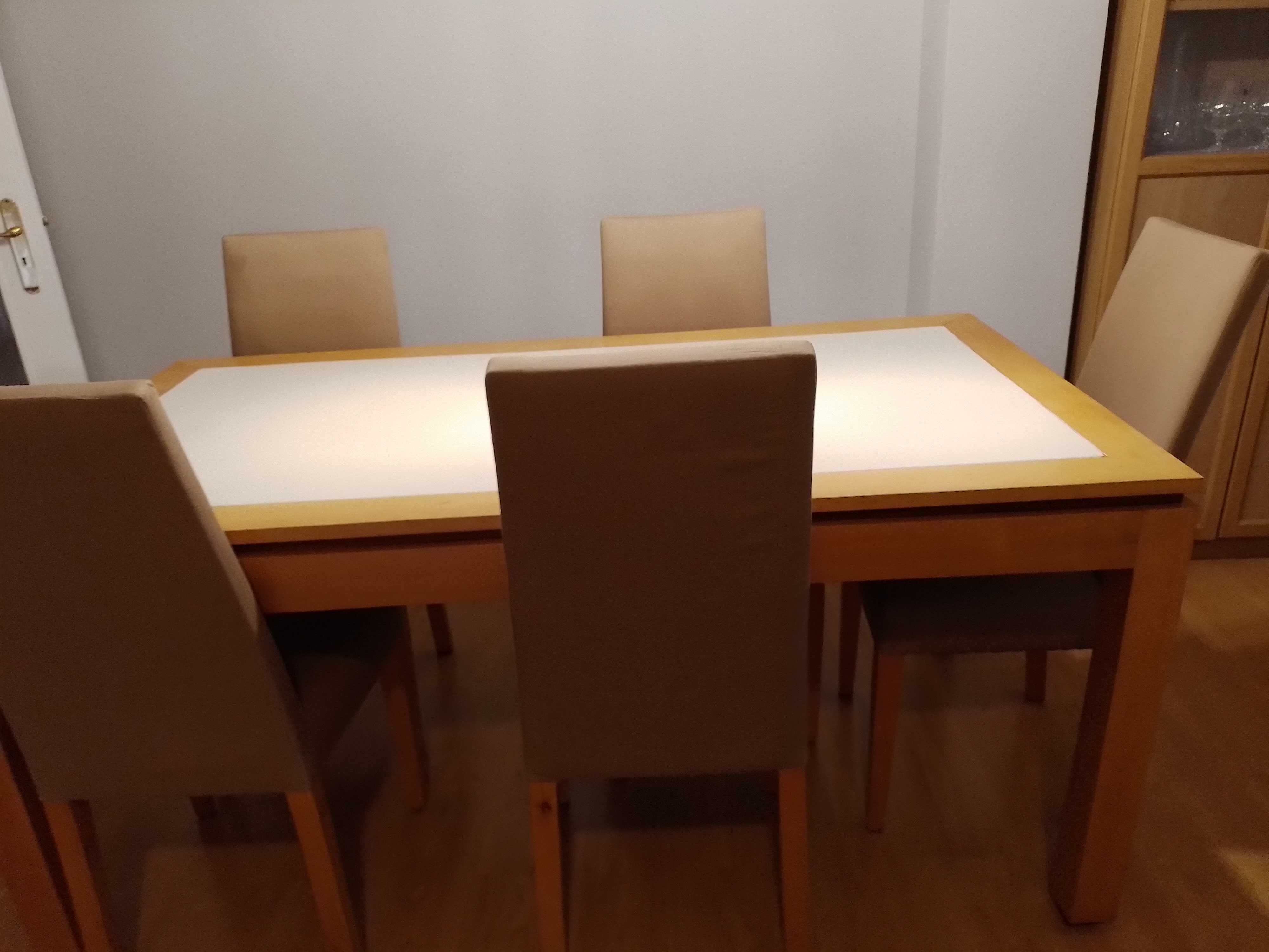 Mesa de jantar e 5 cadeiras