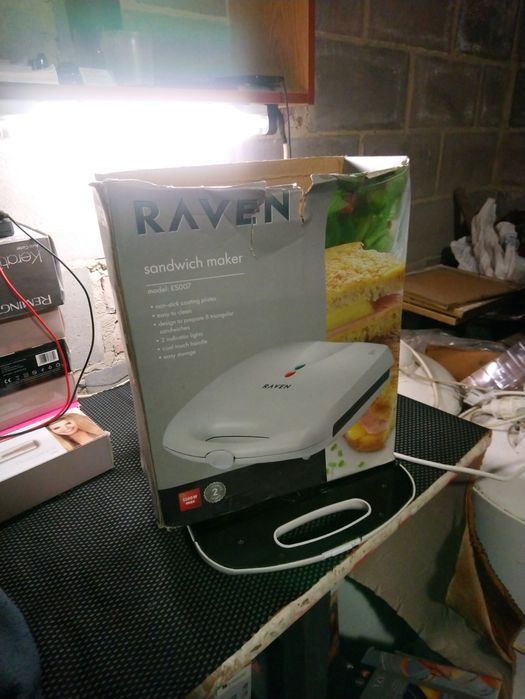 Сендвічниця RAVEN ES 007  (Poland)