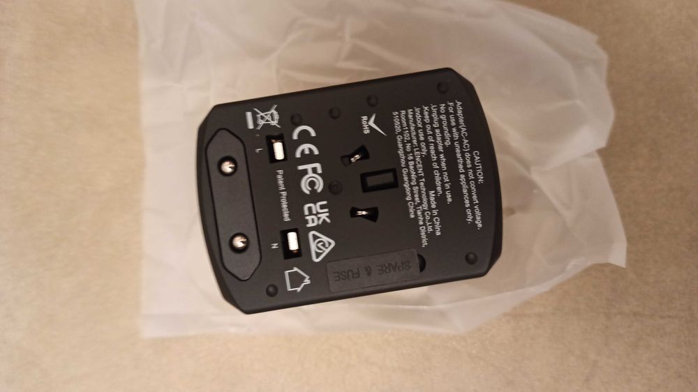 Uniwersalny travel adapter podróżny LENCENT